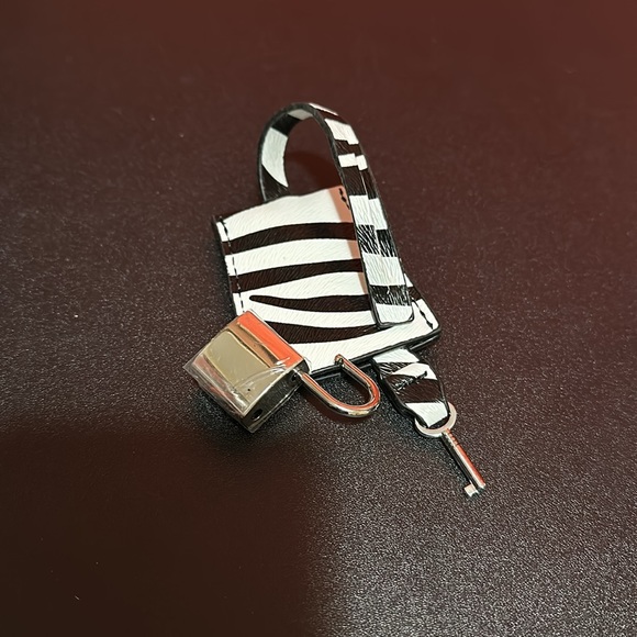 JustFab Animal Print Bag - Picture 6 of 6